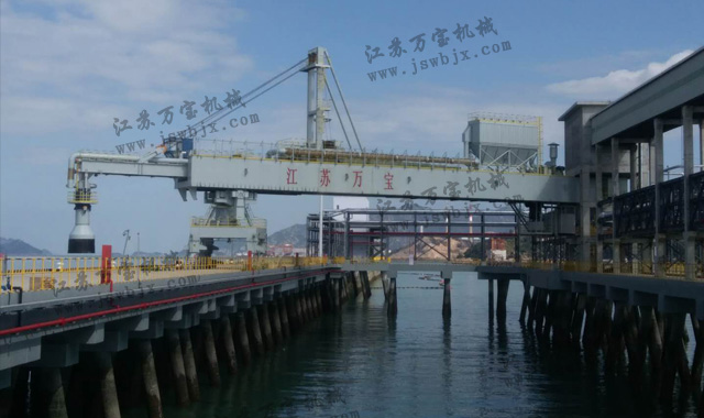 環(huán)保型擺動式裝船機(jī) 環(huán)保型擺動式裝船機(jī)