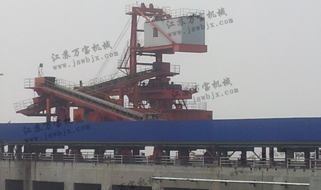 順岸皮帶機(jī)與裝船機(jī)尾車連接 順岸皮帶機(jī)與裝船機(jī)尾車連接